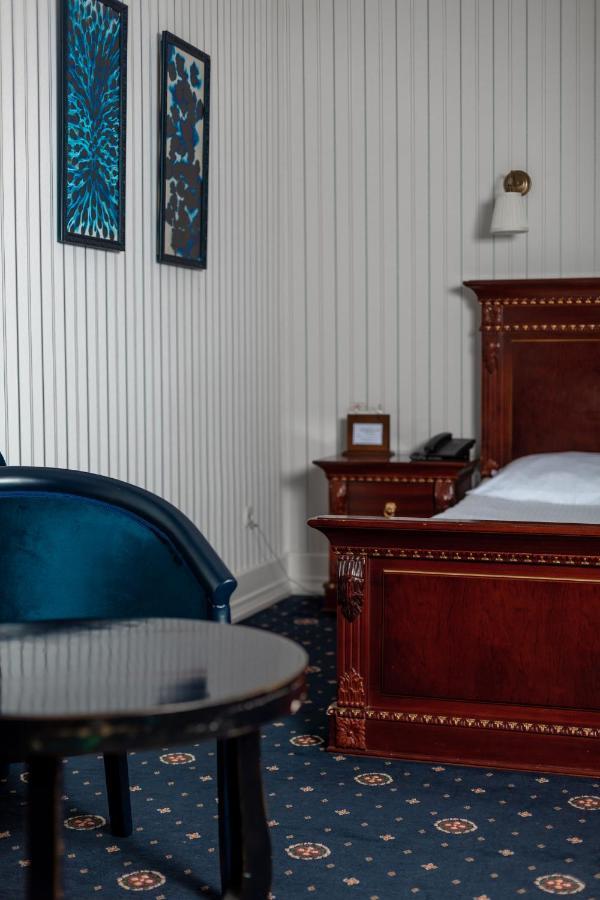 Hotel Aristocrat Çernivtsi Dış mekan fotoğraf