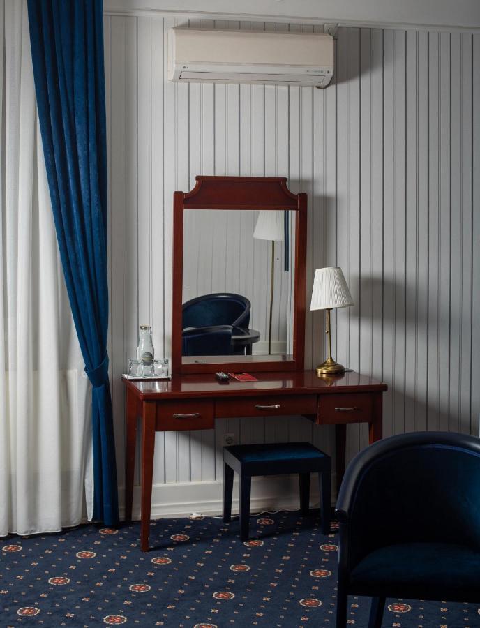 Hotel Aristocrat Çernivtsi Dış mekan fotoğraf