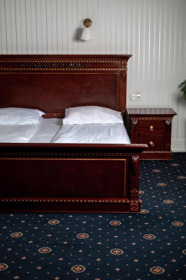Hotel Aristocrat Çernivtsi Dış mekan fotoğraf