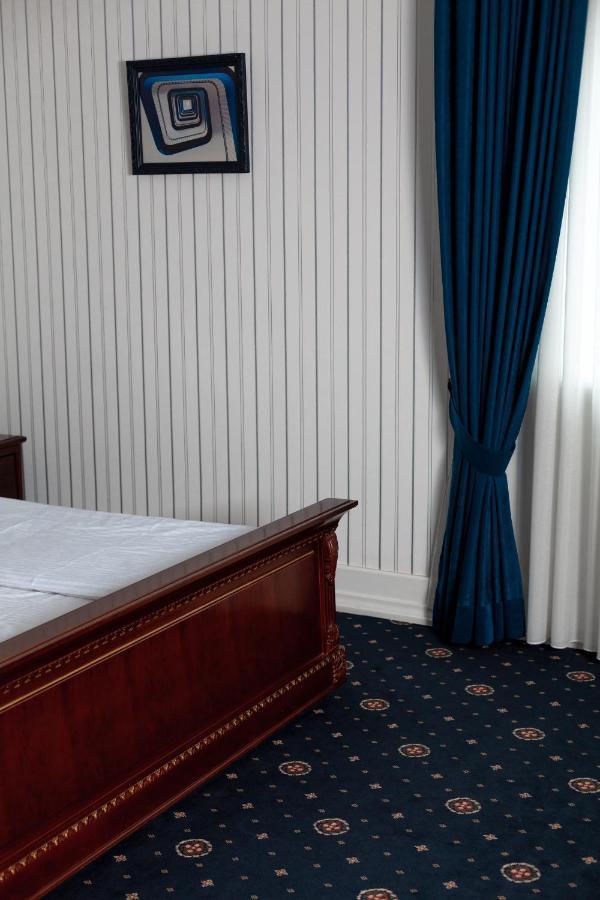 Hotel Aristocrat Çernivtsi Dış mekan fotoğraf