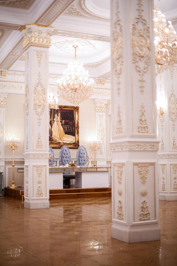 Hotel Aristocrat Çernivtsi Dış mekan fotoğraf
