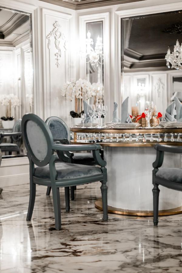 Hotel Aristocrat Çernivtsi Dış mekan fotoğraf