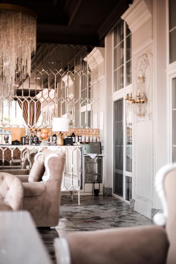 Hotel Aristocrat Çernivtsi Dış mekan fotoğraf