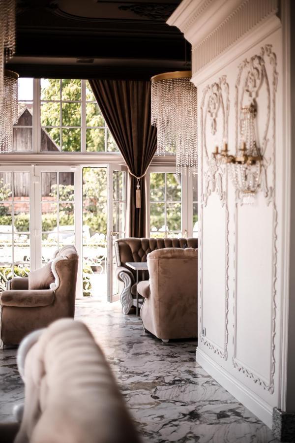 Hotel Aristocrat Çernivtsi Dış mekan fotoğraf