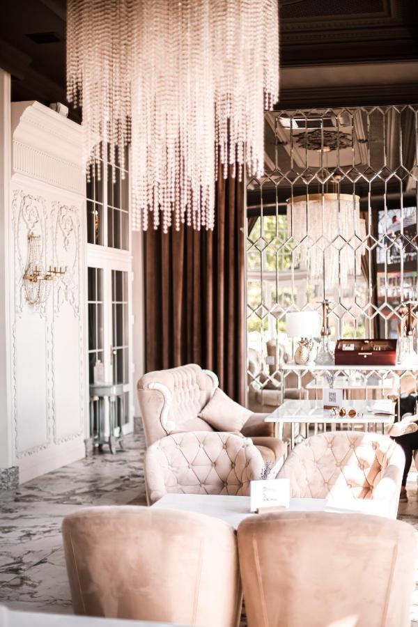 Hotel Aristocrat Çernivtsi Dış mekan fotoğraf
