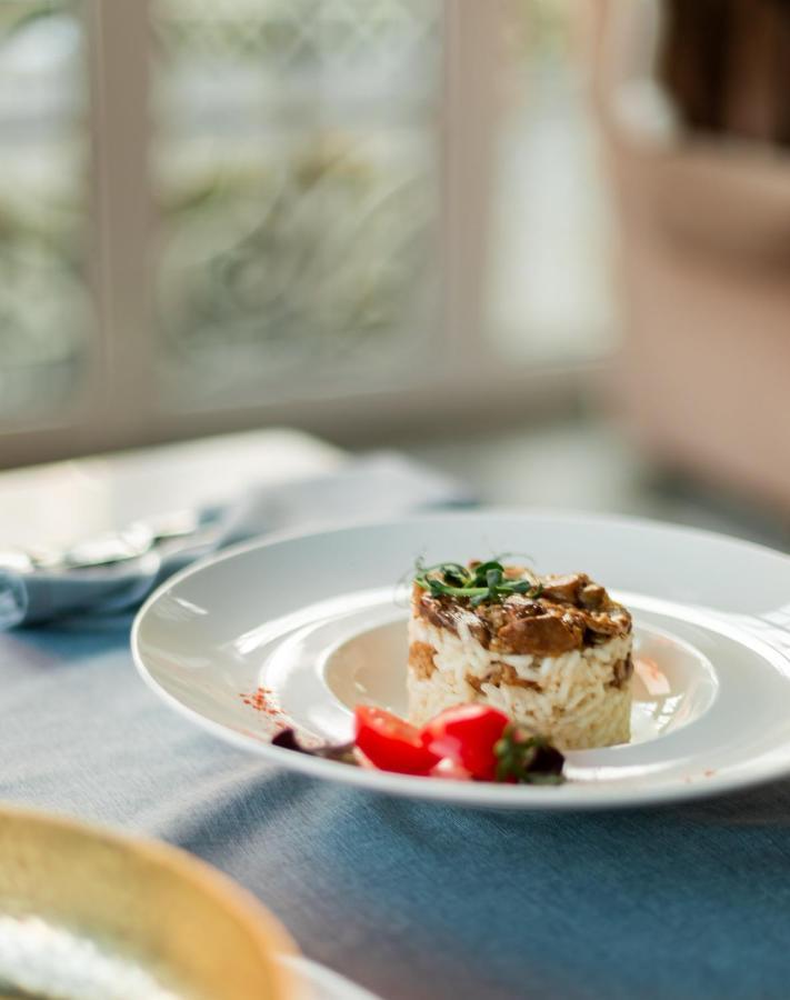 Hotel Aristocrat Çernivtsi Dış mekan fotoğraf